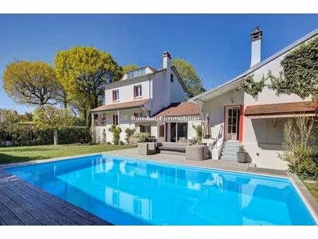 maison de charme avec jardin et piscine