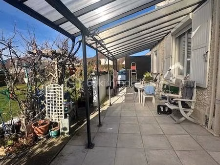 charmante maison de ville au cœur de laon : tranquillité et confort assurés !