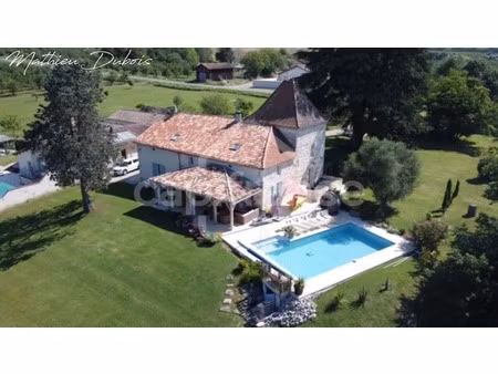 domaine de prestige avec manoir  gîte et cottage sur 2 2 hectares de terrain paysager – lo