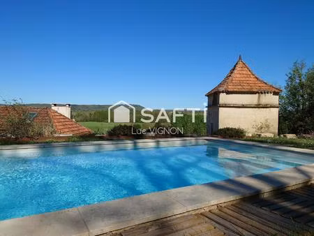 magnifique quercynoise rénovée avec dépendances