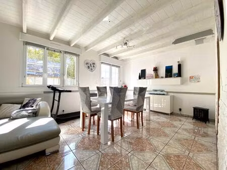 maison de ville avec potentiel en plein briec. opportunité d'investissement