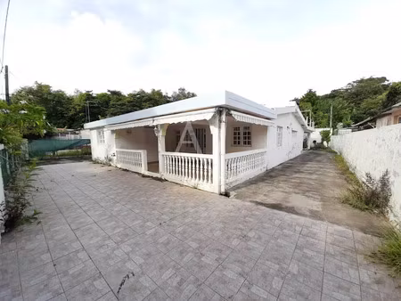 vente maison 4 pièces 118 m² à la trinite (97220)  135 000 €