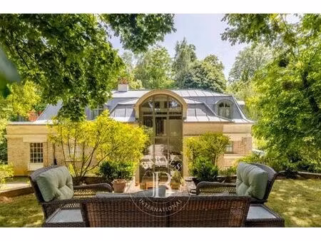 maison de 8 pièces de luxe en vente à louveciennes  île-de-france