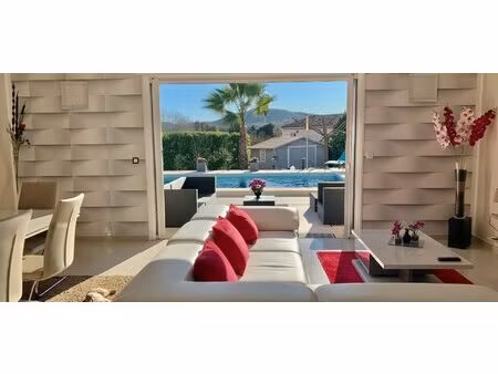 villa récente 6 pièces avec piscine à taradeau - réf v2000