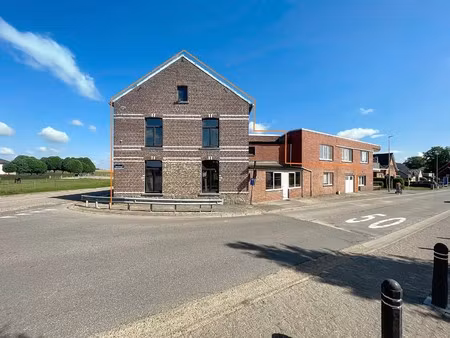 te renoveren huis met 3slps  pol. ruimte en mog. tot handel