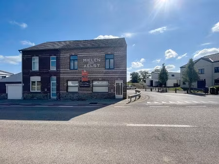 te renoveren huis met 3slps  pol. ruimte en mog. tot handel