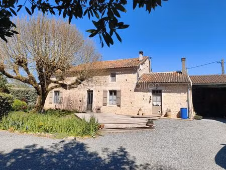 maison de village de 274 m² à la chapelle-pouilloux