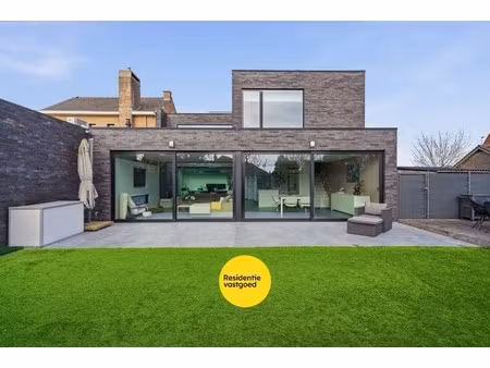 ruime lichtrijke nieuwbouwvilla in centrum oudenburg