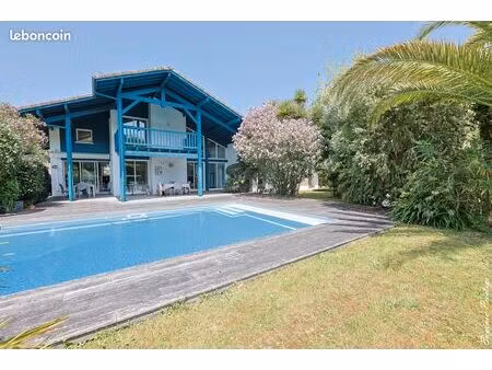 villa de 170 m2 habitable + piscine de 50 m2 + double garage sur une parcelle de 2500 m2 à