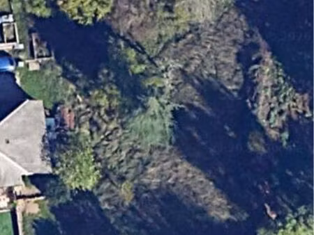 rare. terrain 925 m2 à challes-les-eaux