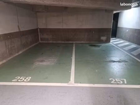 parking sécurisé côté gare à louer