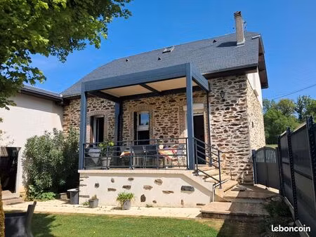 maison en pierres et grand garage avec activité professionnelle possible