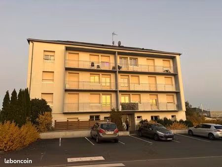 à louer – appartement t2 de 40 m² avec balcon – centre-ville de bécon-les-granits