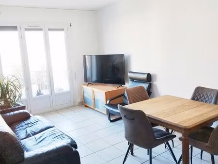 location appartement trois pièces balcons garages cave