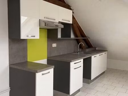 loue t2 plein centre-ville de louviers