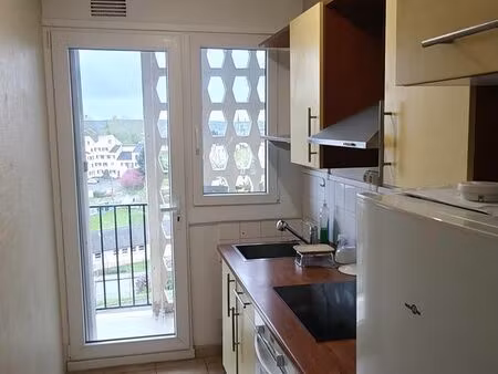 residence du parc : appartement f2 calme et lumineux  avec grand balcon et vue sur evreux