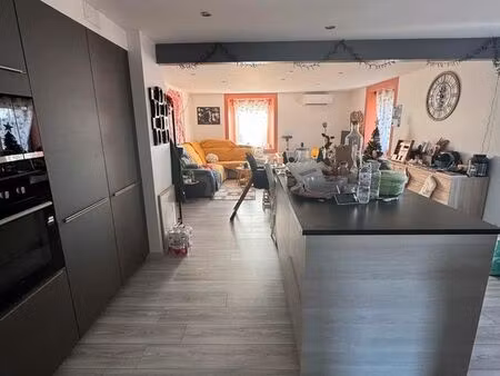 appartement t4 lumineux – 3 chambres – parking  cave et climatisation