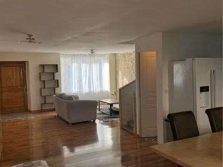 location maison de village