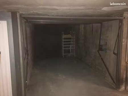 garage box fermé 14 m2 lyon 6