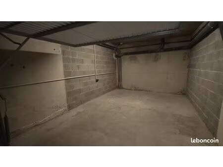 location garage 18m2 à bastia fango