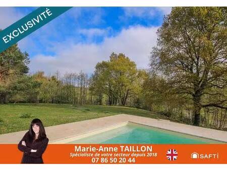 maison de plain pied avec trois chambres  double garage  piscine au sel sur un terrain de 