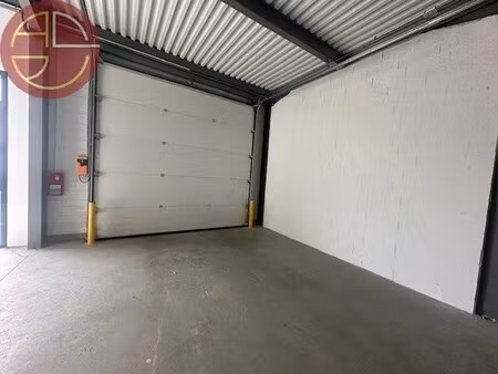 location entrepôt 378 m²