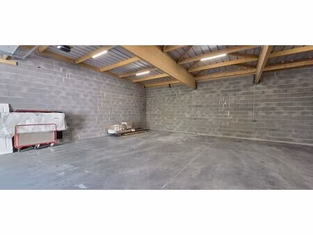 location entrepôt 188 m²