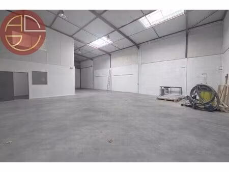 location entrepôt 360 m²