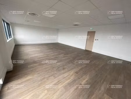 location local d'activités 141 m² à 3 170 m²