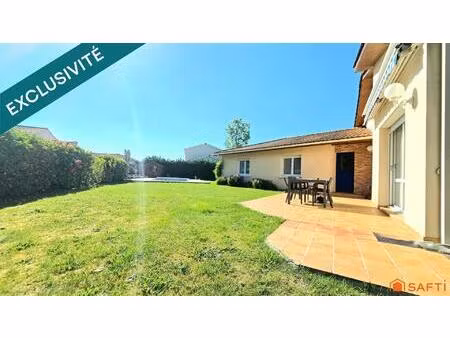 plain pied  4 chb  2 sdb 2 wc  garage  piscine
