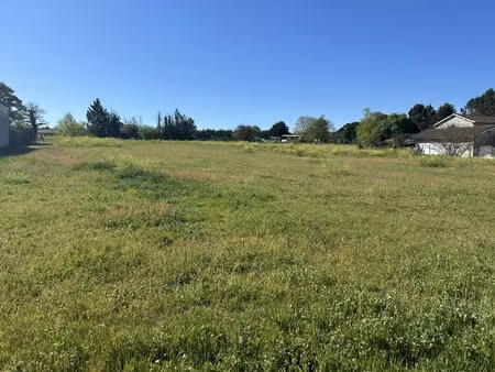 terrain à bâtir de 3711 m²