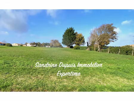 exclusivite : beau terrain plat au calme et proche bourg