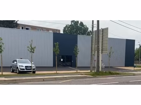 location local d'activités 900 m²