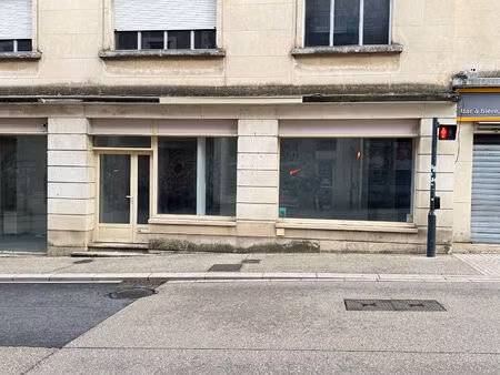 vente local commercial  104.00m²  poitiers