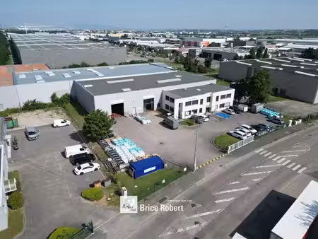 location local d’activités 1667m²