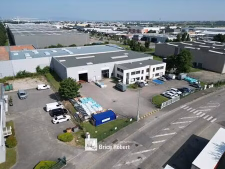 location local d'activités 1 667 m²