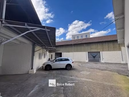 location local d'activités 861 m²