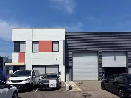 location local d'activités 497 m²