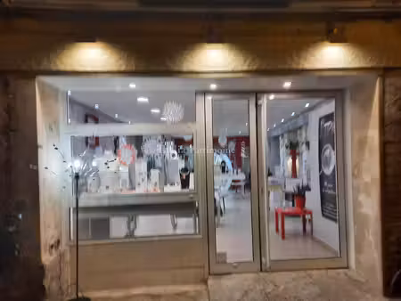 immeuble de caractère avec local professionnel au cœur de brantôme  dordogne
