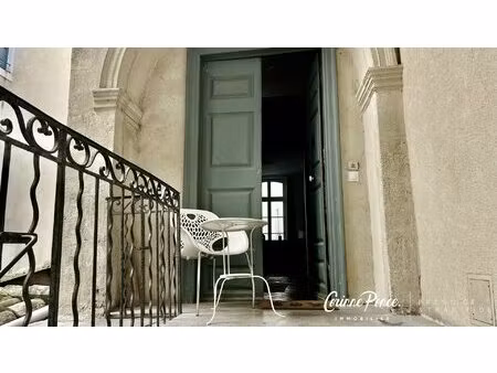 nimes ecusson adorable p2 55 m2 dans magnifique immeuble classe propose par corinne ponce.