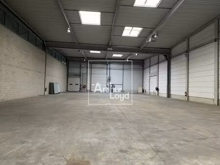 location local d'activités 1 418 m²