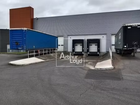 location local d'activités 1 418 m²