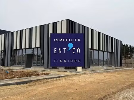 vente commerce 2 242 m²