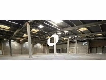 location local d'activités 2 276 m² à 4 680 m²