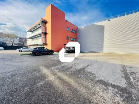 location local d'activités 2 760 m²