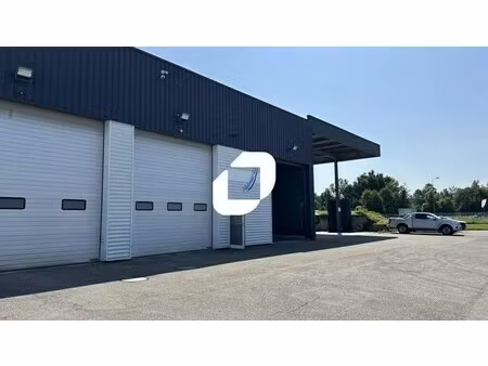 location local d'activités 172 m²