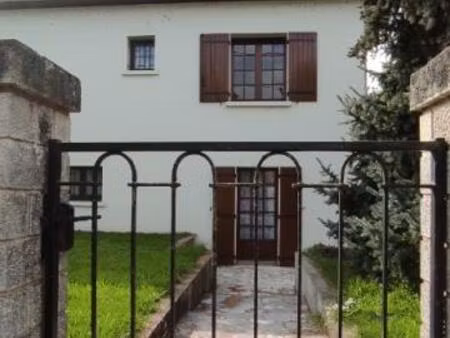 centre ville de lalinde  maison sur 2 niveaux de 176 m² sh idéal