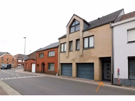 duplex met 3 slpk.  ruim terras en garage nabij station