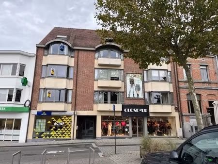 centraal gelegen appartement met 2 slpks + garage/staanplaats