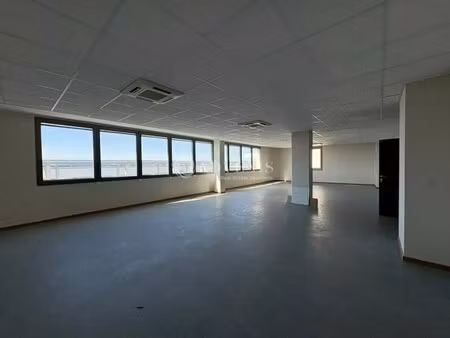 location bureaux 128 m²